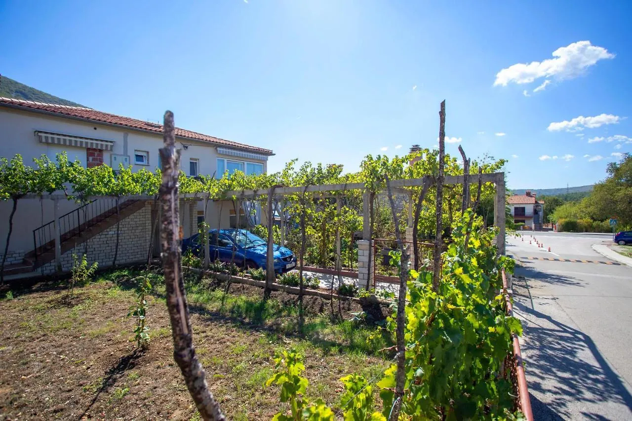 Apartment Falichi Plomin