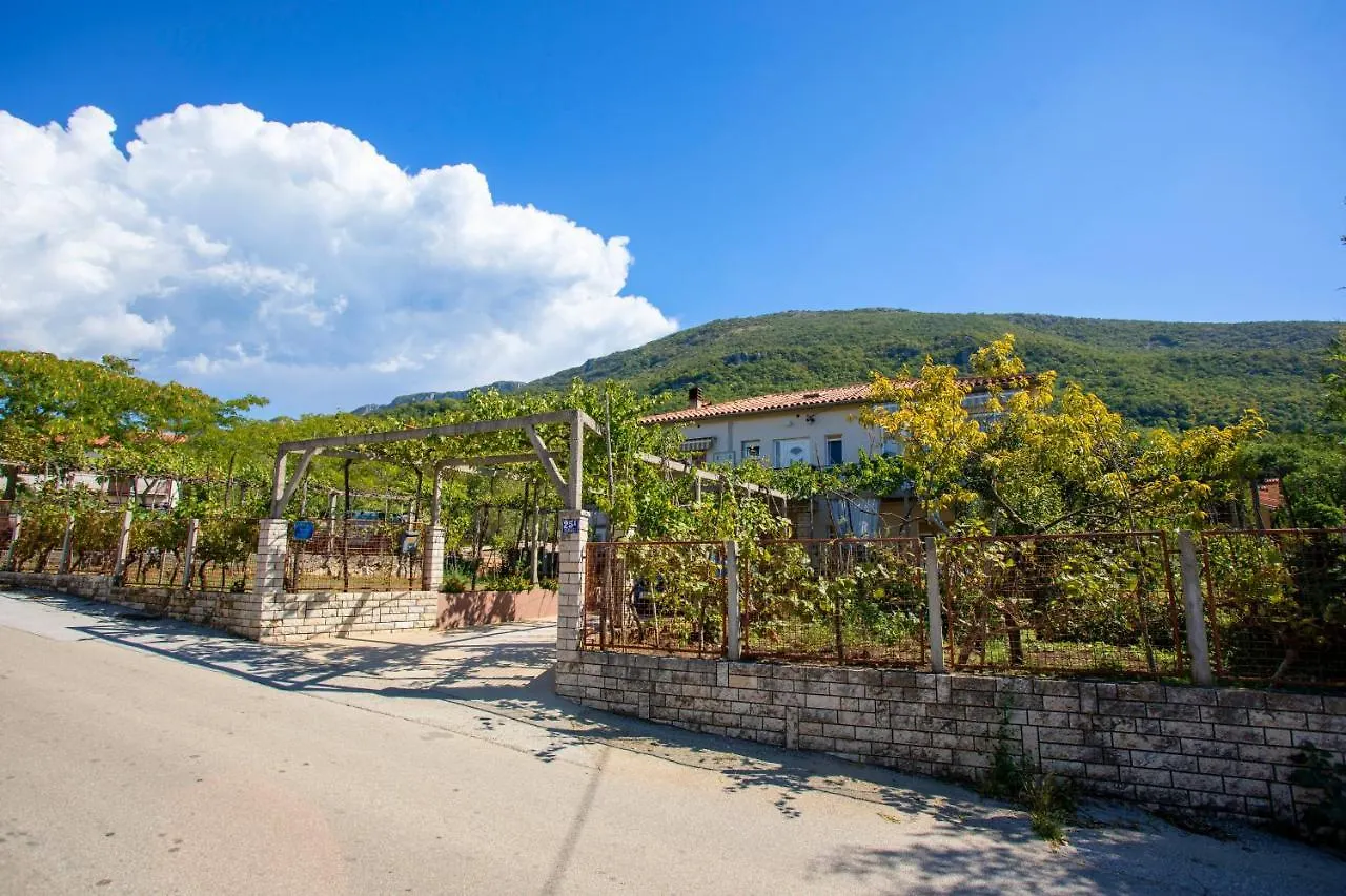 Apartment Falichi Plomin