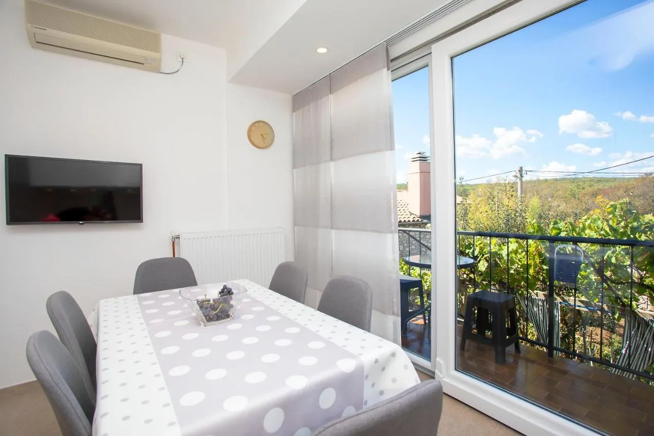 Apartment Falichi Plomin