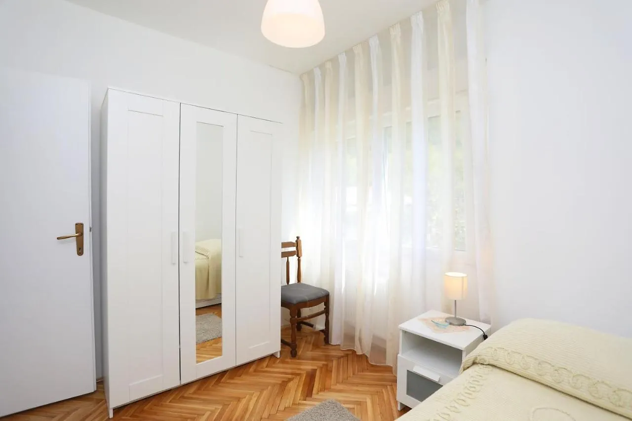 Apartment Falichi Plomin