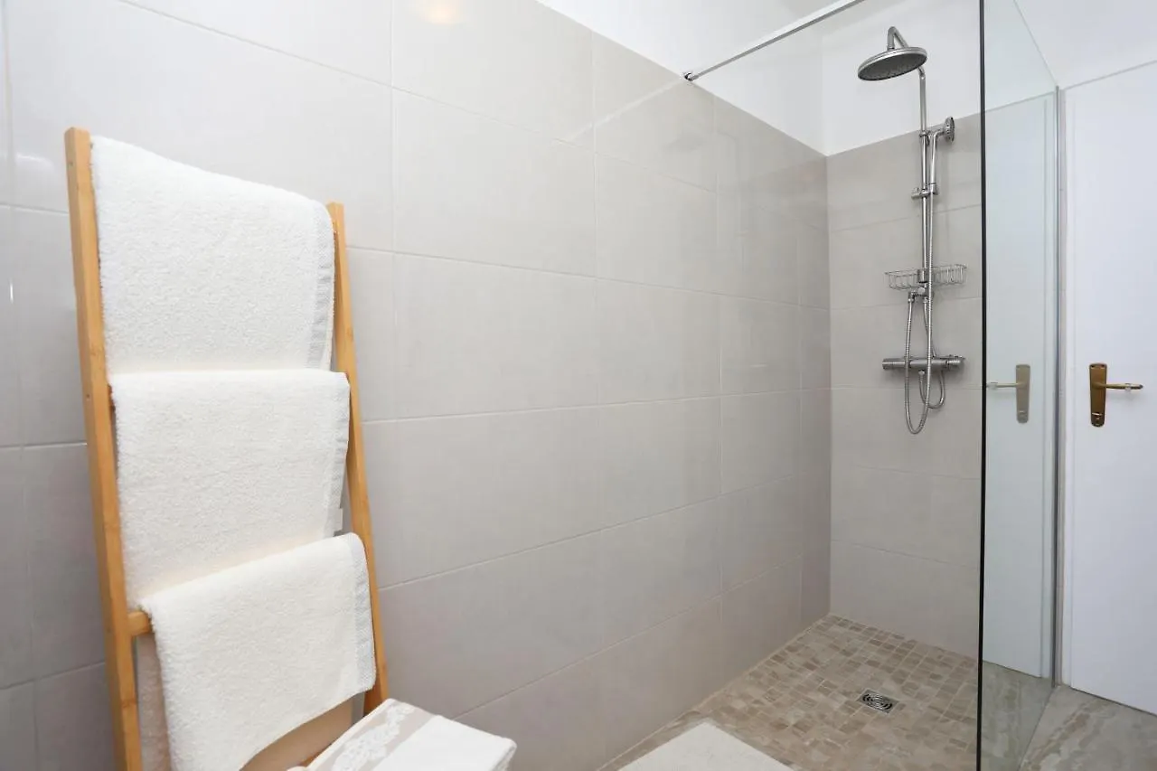 Apartment Falichi Plomin