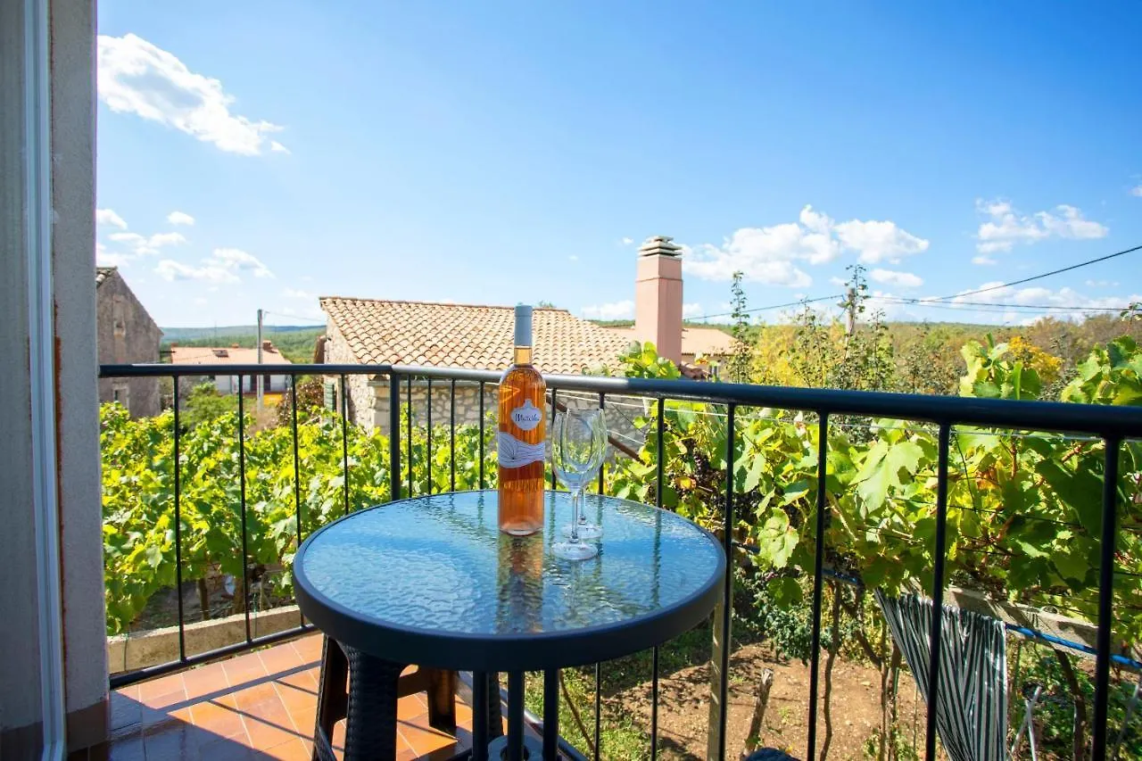 Apartment Falichi Plomin