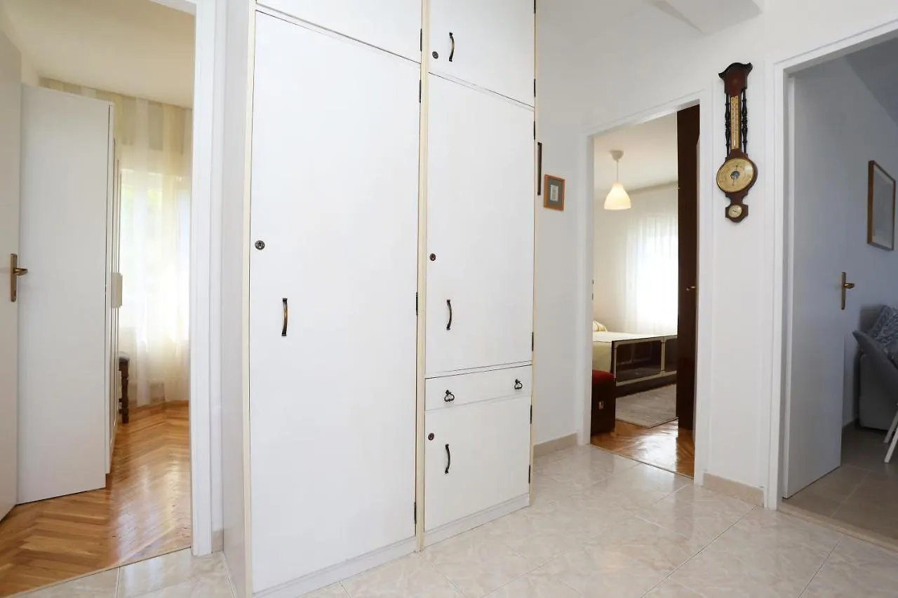 Apartment Falichi Plomin 0*,