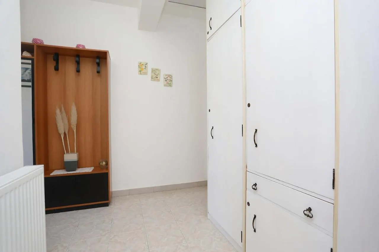 Apartment Falichi Plomin