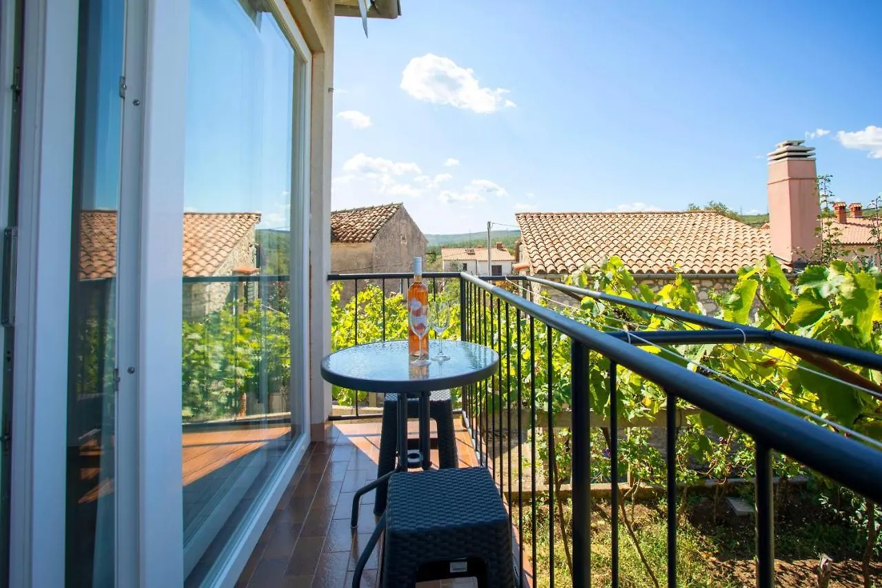 Apartment Falichi Plomin