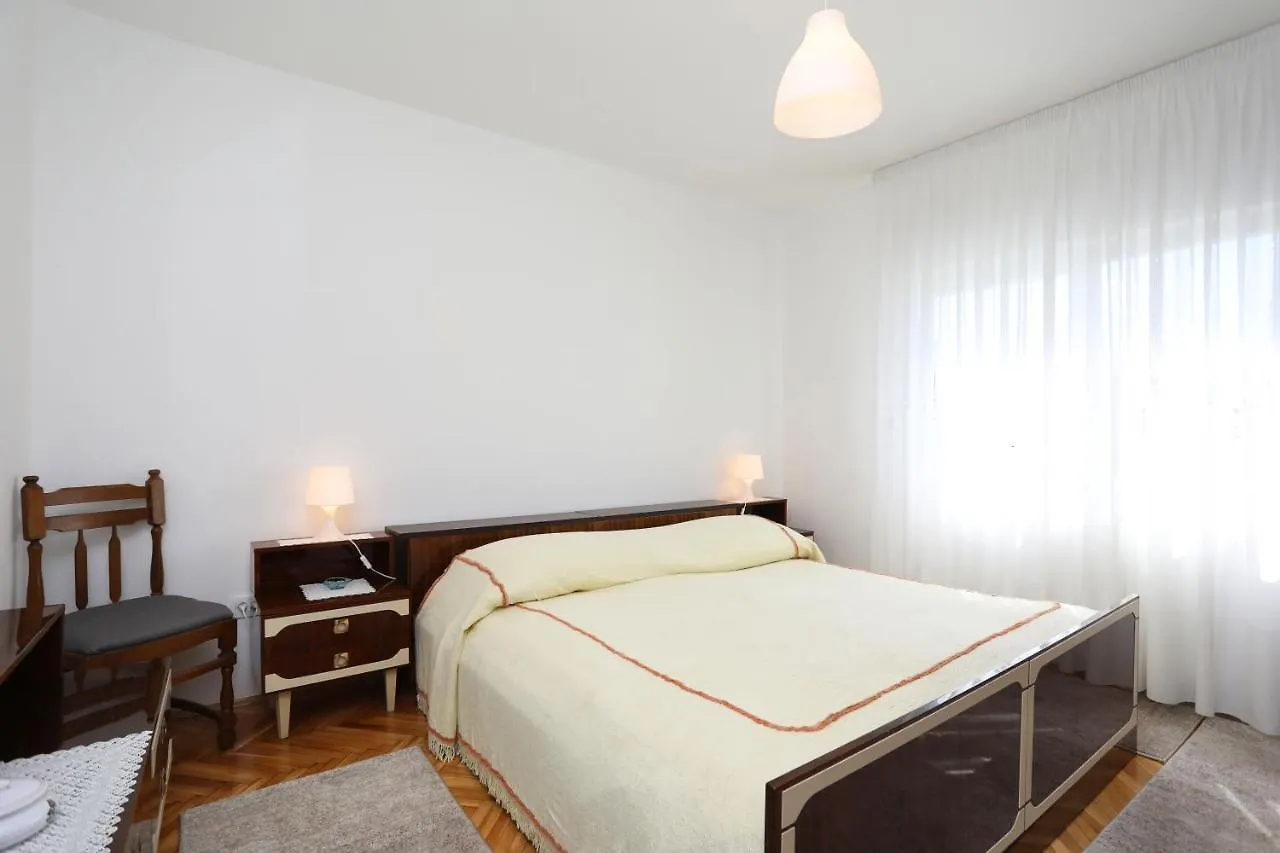 Apartment Falichi Plomin