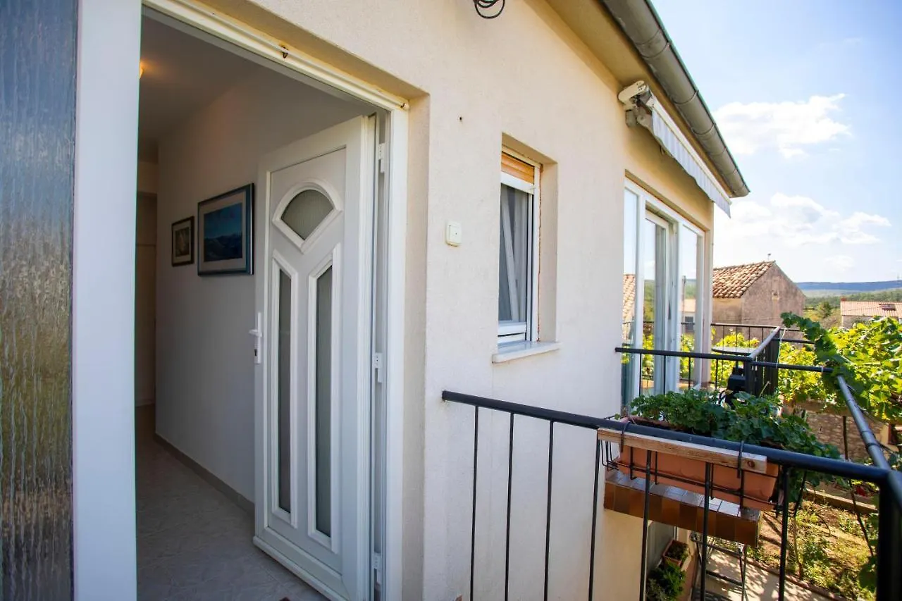 Apartment Falichi Plomin 0*,